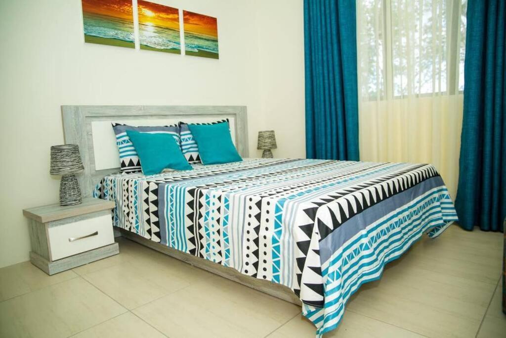 Entire Luxury 3 Bedroom Condo For Rent - Flic-En-Flac - Close To Beach 외부 사진