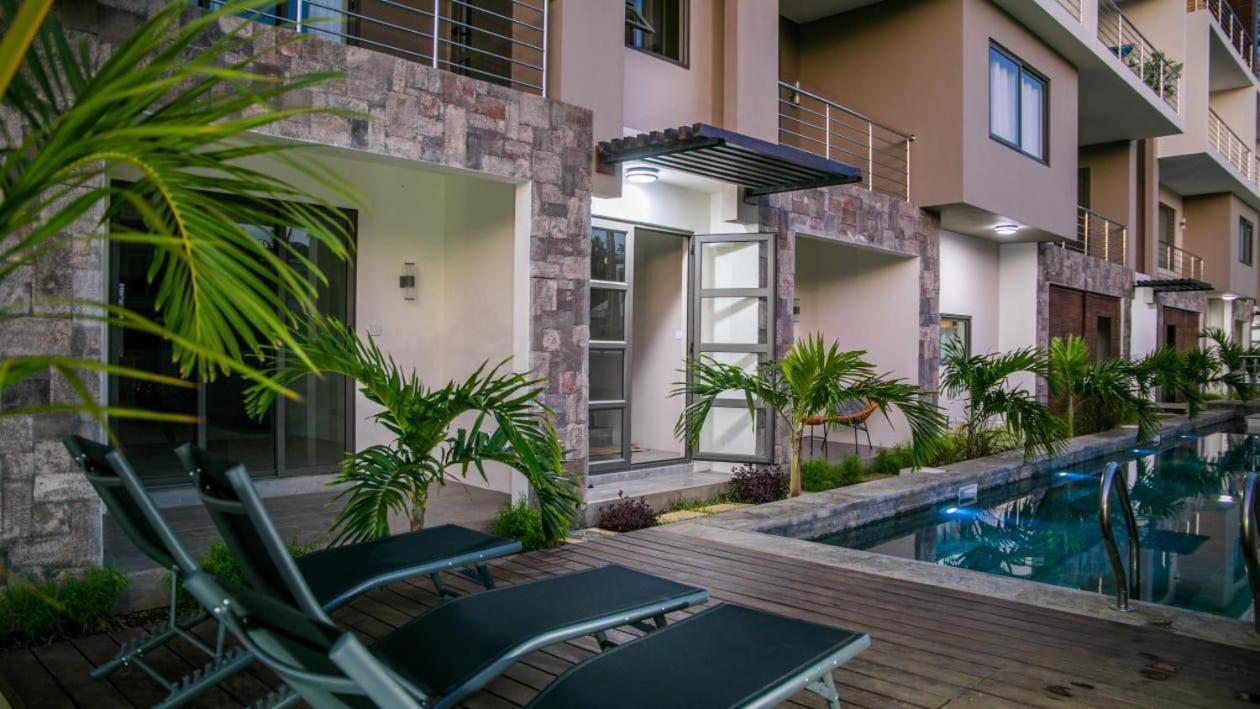 Entire Luxury 3 Bedroom Condo For Rent - Flic-En-Flac - Close To Beach 외부 사진