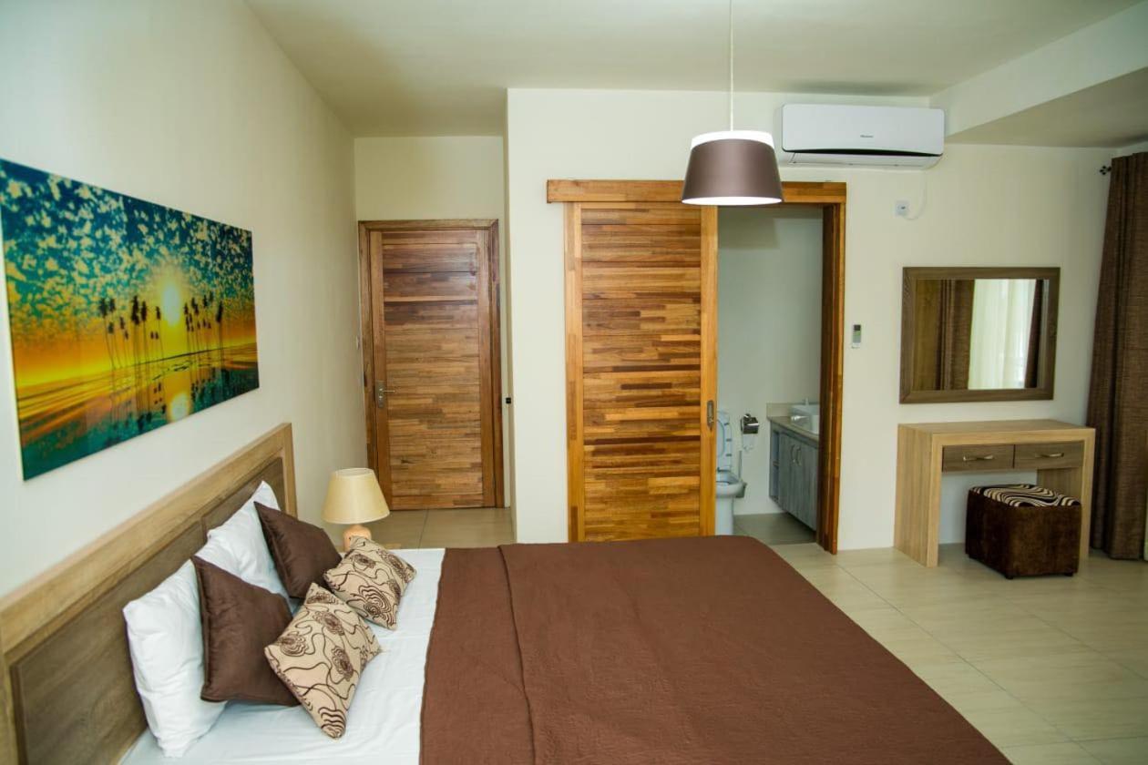 Entire Luxury 3 Bedroom Condo For Rent - Flic-En-Flac - Close To Beach 외부 사진