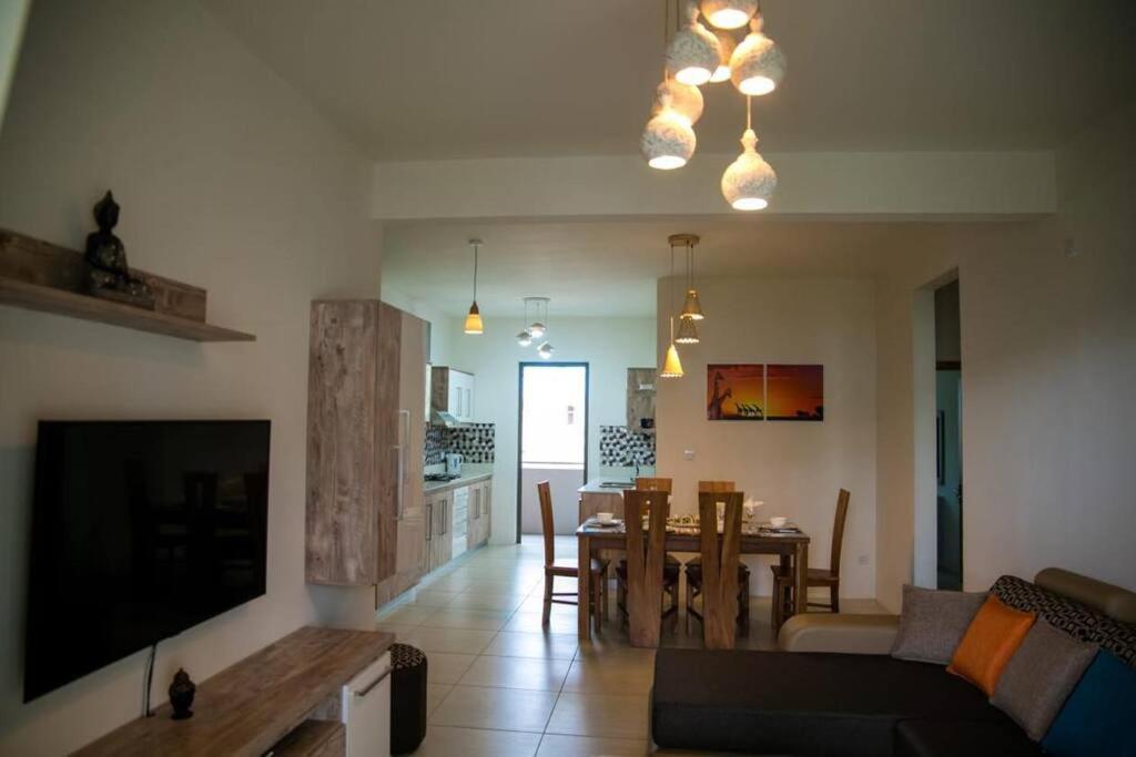 Entire Luxury 3 Bedroom Condo For Rent - Flic-En-Flac - Close To Beach 외부 사진