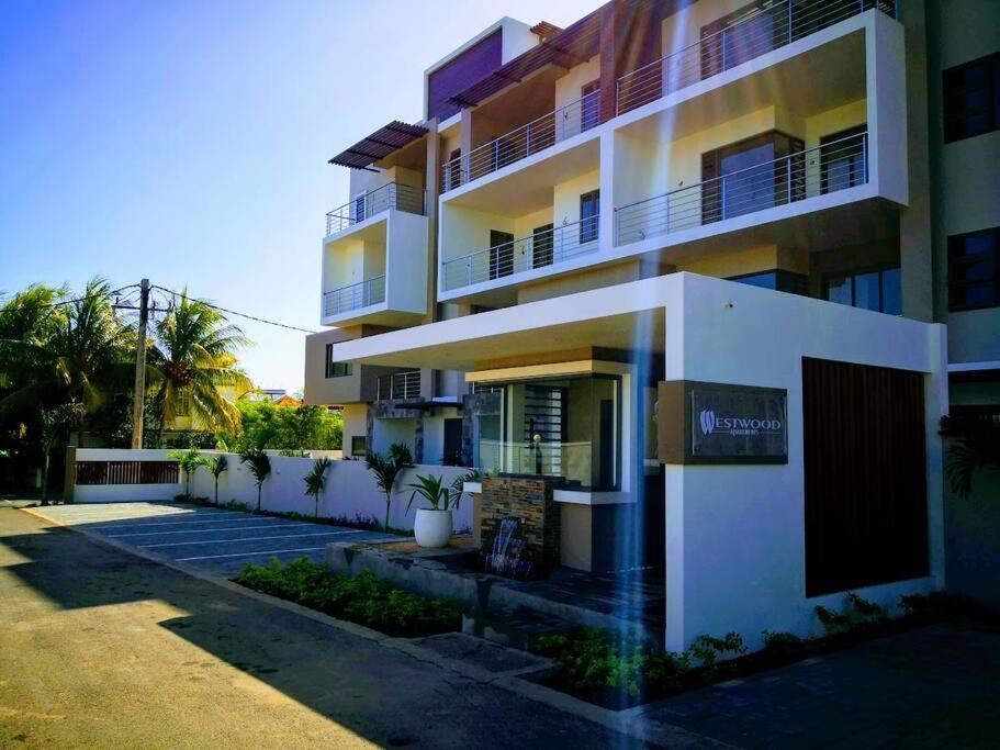 Entire Luxury 3 Bedroom Condo For Rent - Flic-En-Flac - Close To Beach 외부 사진