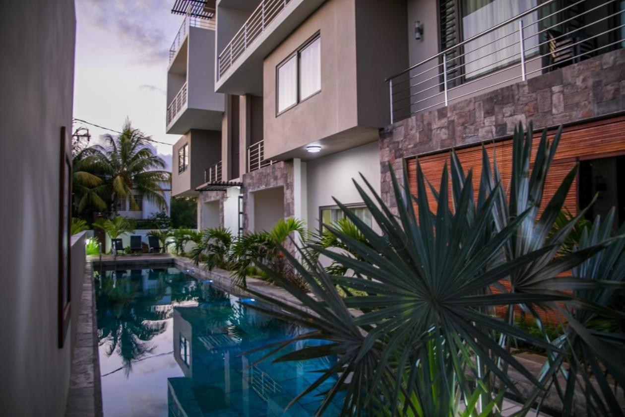 Entire Luxury 3 Bedroom Condo For Rent - Flic-En-Flac - Close To Beach 외부 사진