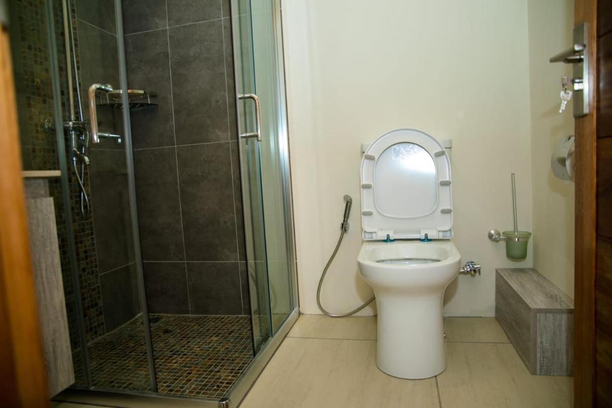 Entire Luxury 3 Bedroom Condo For Rent - Flic-En-Flac - Close To Beach 외부 사진